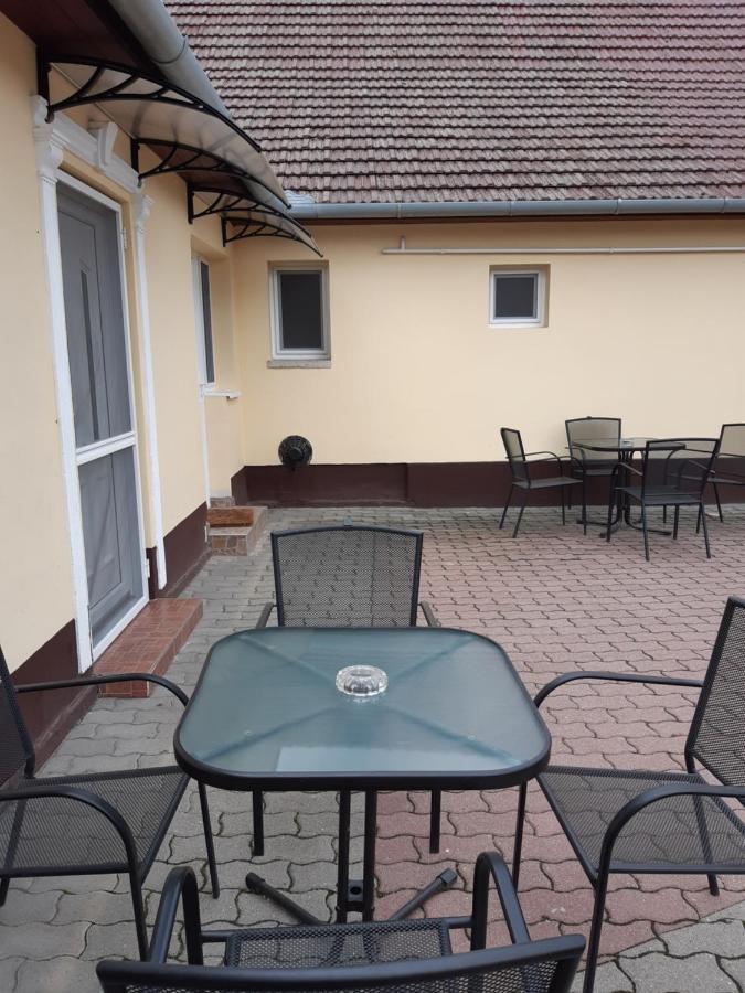 Helga Apartman Makó Exterior foto