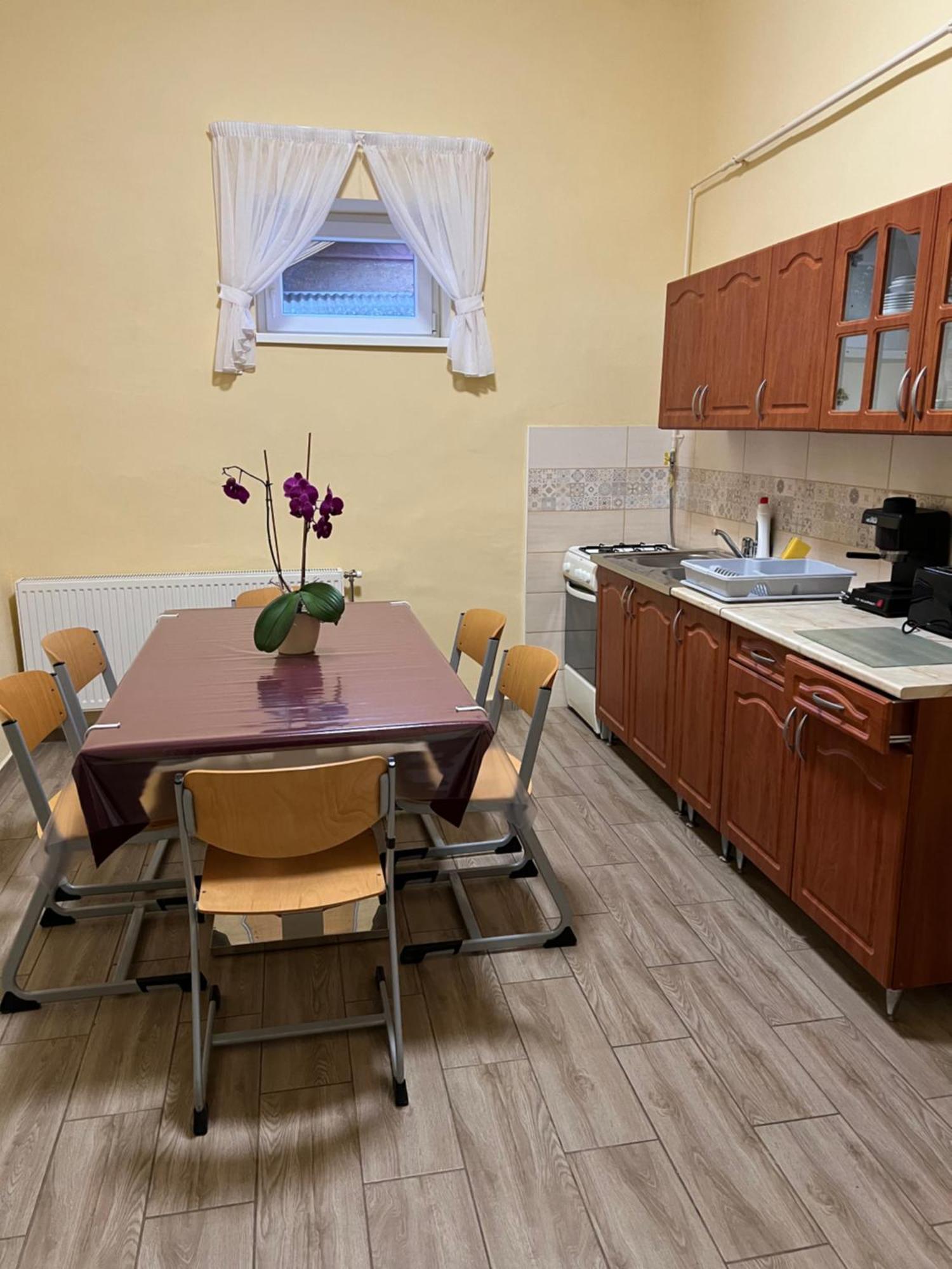 Helga Apartman Makó Exterior foto